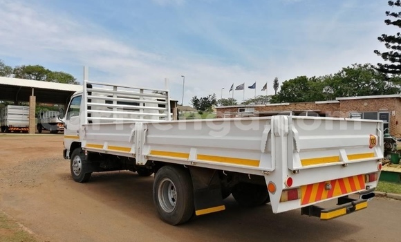 Nunua Ilio tumika Nissan Urvan White Gari ndani ya Ezulwini nchini Hhohho Nunua Ilio tumika Nissan Urvan White Gari ndani ya Ezulwini nchini Hhohho