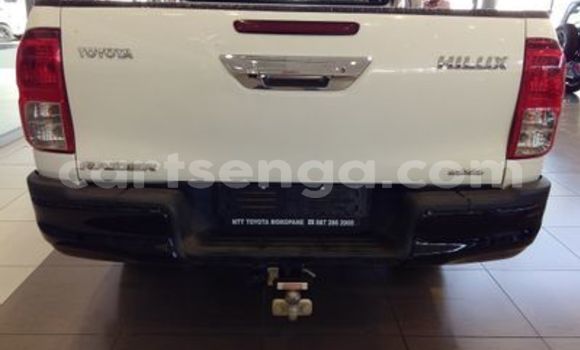 Nunua Ilio tumika Toyota Hilux White Gari ndani ya Ezulwini nchini Hhohho Nunua Ilio tumika Toyota Hilux White Gari ndani ya Ezulwini nchini Hhohho