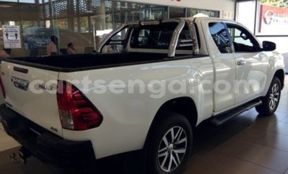 Nunua Ilio tumika Toyota Hilux White Gari ndani ya Ezulwini nchini Hhohho Nunua Ilio tumika Toyota Hilux White Gari ndani ya Ezulwini nchini Hhohho