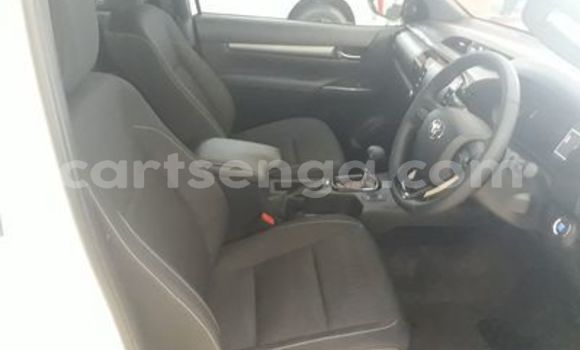 Nunua Ilio tumika Toyota Hilux White Gari ndani ya Ezulwini nchini Hhohho Nunua Ilio tumika Toyota Hilux White Gari ndani ya Ezulwini nchini Hhohho