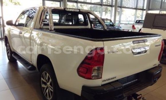 Nunua Ilio tumika Toyota Hilux White Gari ndani ya Ezulwini nchini Hhohho Nunua Ilio tumika Toyota Hilux White Gari ndani ya Ezulwini nchini Hhohho