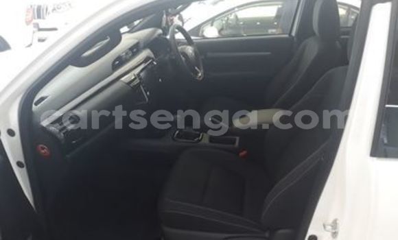 Nunua Ilio tumika Toyota Hilux White Gari ndani ya Ezulwini nchini Hhohho Nunua Ilio tumika Toyota Hilux White Gari ndani ya Ezulwini nchini Hhohho