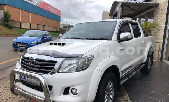 Nunua Ilio tumika Toyota Hilux White Gari ndani ya Manzini nchini Manzini Nunua Ilio tumika Toyota Hilux White Gari ndani ya Manzini nchini Manzini
