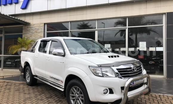 Nunua Ilio tumika Toyota Hilux White Gari ndani ya Manzini nchini Manzini Nunua Ilio tumika Toyota Hilux White Gari ndani ya Manzini nchini Manzini