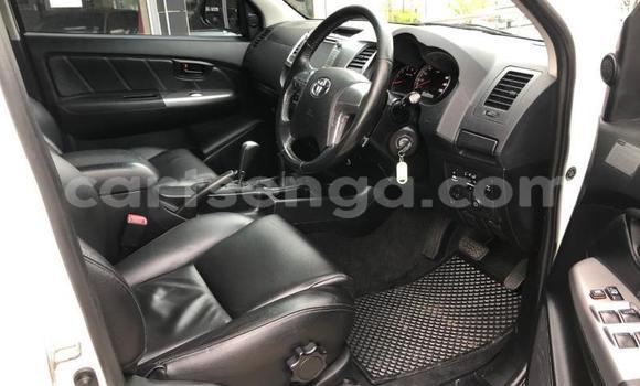 Nunua Ilio tumika Toyota Hilux White Gari ndani ya Manzini nchini Manzini Nunua Ilio tumika Toyota Hilux White Gari ndani ya Manzini nchini Manzini