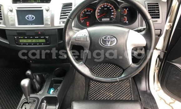Nunua Ilio tumika Toyota Hilux White Gari ndani ya Manzini nchini Manzini Nunua Ilio tumika Toyota Hilux White Gari ndani ya Manzini nchini Manzini