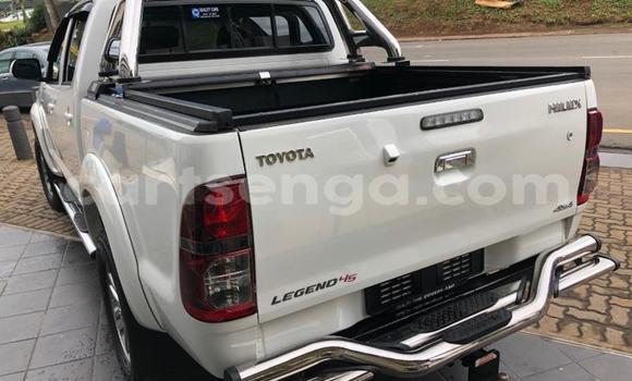 Nunua Ilio tumika Toyota Hilux White Gari ndani ya Manzini nchini Manzini Nunua Ilio tumika Toyota Hilux White Gari ndani ya Manzini nchini Manzini