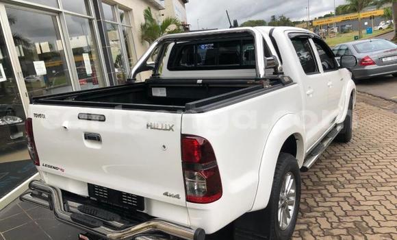 Nunua Ilio tumika Toyota Hilux White Gari ndani ya Manzini nchini Manzini Nunua Ilio tumika Toyota Hilux White Gari ndani ya Manzini nchini Manzini