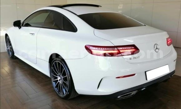 Acheter Occasion Voiture Mercedes‒Benz E–Class Blanc à Big Bend, Lubombo Acheter Occasion Voiture Mercedes‒Benz E–Class Blanc à Big Bend, Lubombo