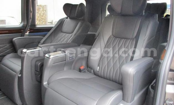 Buy Import Toyota Grand HiAce Other Car in Mbabane in Manzini Buy Import Toyota Grand HiAce Other Car in Mbabane in Manzini