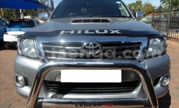 Nunua Ilio tumika Toyota Hilux Silver Gari ndani ya Big Bend nchini Lubombo