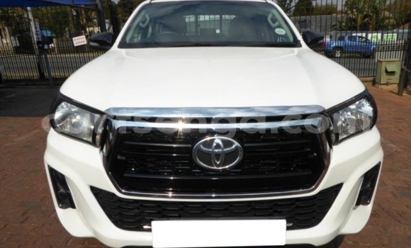 Nunua Ilio tumika Toyota Hilux White Gari ndani ya Ezulwini nchini Hhohho Nunua Ilio tumika Toyota Hilux White Gari ndani ya Ezulwini nchini Hhohho