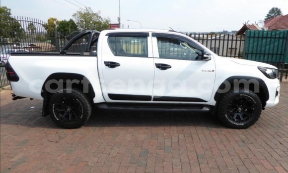Nunua Ilio tumika Toyota Hilux White Gari ndani ya Ezulwini nchini Hhohho Nunua Ilio tumika Toyota Hilux White Gari ndani ya Ezulwini nchini Hhohho