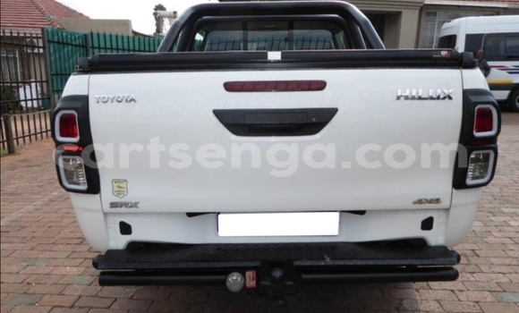 Nunua Ilio tumika Toyota Hilux White Gari ndani ya Ezulwini nchini Hhohho Nunua Ilio tumika Toyota Hilux White Gari ndani ya Ezulwini nchini Hhohho