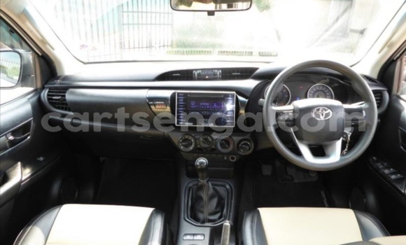 Nunua Ilio tumika Toyota Hilux White Gari ndani ya Ezulwini nchini Hhohho Nunua Ilio tumika Toyota Hilux White Gari ndani ya Ezulwini nchini Hhohho