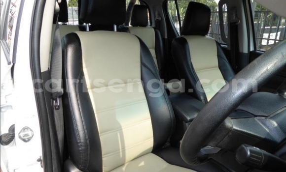 Nunua Ilio tumika Toyota Hilux White Gari ndani ya Ezulwini nchini Hhohho Nunua Ilio tumika Toyota Hilux White Gari ndani ya Ezulwini nchini Hhohho