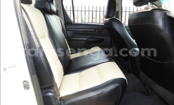 Nunua Ilio tumika Toyota Hilux White Gari ndani ya Ezulwini nchini Hhohho Nunua Ilio tumika Toyota Hilux White Gari ndani ya Ezulwini nchini Hhohho