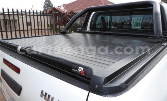 Nunua Ilio tumika Toyota Hilux White Gari ndani ya Ezulwini nchini Hhohho Nunua Ilio tumika Toyota Hilux White Gari ndani ya Ezulwini nchini Hhohho