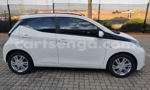 Nunua Ilio tumika Toyota Aygo White Gari ndani ya Big Bend nchini Wilaya ya Lubombo Nunua Ilio tumika Toyota Aygo White Gari ndani ya Big Bend nchini Wilaya ya Lubombo