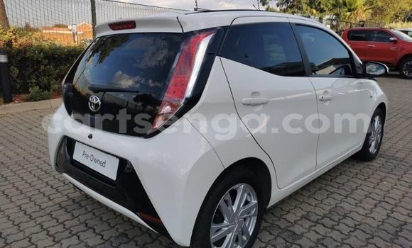 Nunua Ilio tumika Toyota Aygo White Gari ndani ya Big Bend nchini Wilaya ya Lubombo Nunua Ilio tumika Toyota Aygo White Gari ndani ya Big Bend nchini Wilaya ya Lubombo