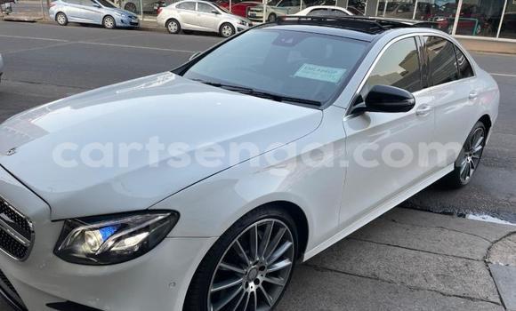 Nunua Ilio tumika Mercedes-Benz E200 White Gari ndani ya Mbabane nchini Manzini Nunua Ilio tumika Mercedes-Benz E200 White Gari ndani ya Mbabane nchini Manzini