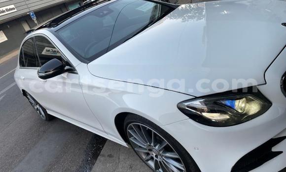 Nunua Ilio tumika Mercedes-Benz E200 White Gari ndani ya Mbabane nchini Manzini Nunua Ilio tumika Mercedes-Benz E200 White Gari ndani ya Mbabane nchini Manzini
