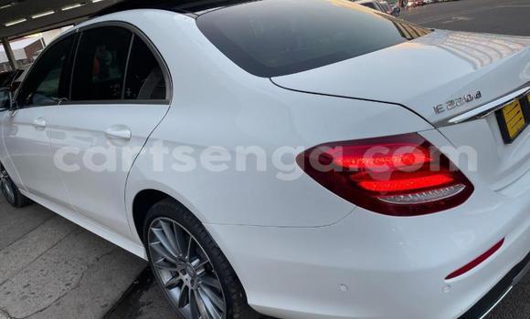 Nunua Ilio tumika Mercedes-Benz E200 White Gari ndani ya Mbabane nchini Manzini Nunua Ilio tumika Mercedes-Benz E200 White Gari ndani ya Mbabane nchini Manzini
