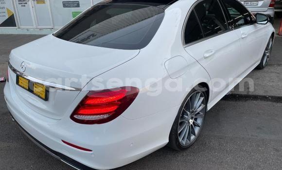 Nunua Ilio tumika Mercedes-Benz E200 White Gari ndani ya Mbabane nchini Manzini Nunua Ilio tumika Mercedes-Benz E200 White Gari ndani ya Mbabane nchini Manzini