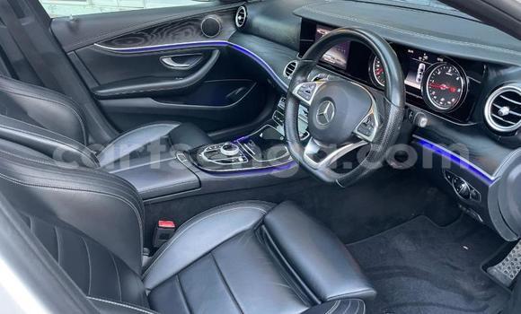 Nunua Ilio tumika Mercedes-Benz E200 White Gari ndani ya Mbabane nchini Manzini Nunua Ilio tumika Mercedes-Benz E200 White Gari ndani ya Mbabane nchini Manzini