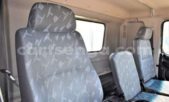 Nunua Ilio tumika Hino 300 Series White Lori ndani ya Mbabane nchini Manzini Nunua Ilio tumika Hino 300 Series White Lori ndani ya Mbabane nchini Manzini