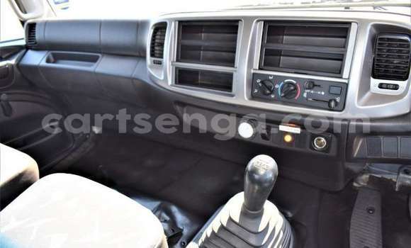 Nunua Ilio tumika Hino 300 Series White Lori ndani ya Mbabane nchini Manzini Nunua Ilio tumika Hino 300 Series White Lori ndani ya Mbabane nchini Manzini