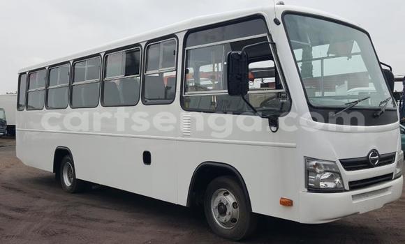 Nunua Ilio tumika Hino 300 Series White Lori ndani ya Mbabane nchini Manzini Nunua Ilio tumika Hino 300 Series White Lori ndani ya Mbabane nchini Manzini