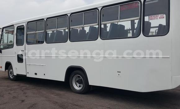 Nunua Ilio tumika Hino 300 Series White Lori ndani ya Mbabane nchini Manzini Nunua Ilio tumika Hino 300 Series White Lori ndani ya Mbabane nchini Manzini