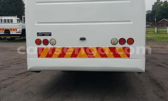 Nunua Ilio tumika Hino 300 Series White Lori ndani ya Mbabane nchini Manzini Nunua Ilio tumika Hino 300 Series White Lori ndani ya Mbabane nchini Manzini