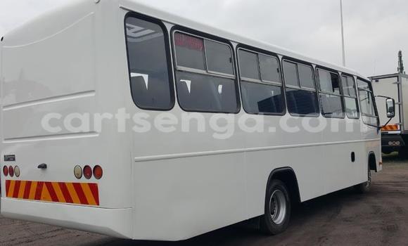 Nunua Ilio tumika Hino 300 Series White Lori ndani ya Mbabane nchini Manzini Nunua Ilio tumika Hino 300 Series White Lori ndani ya Mbabane nchini Manzini