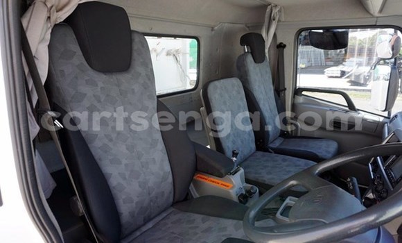 Acheter Occasion Utilitaire Nissan UD Blanc à Big Bend, Lubombo District Acheter Occasion Utilitaire Nissan UD Blanc à Big Bend, Lubombo District