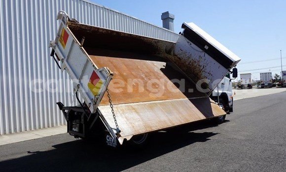 Acheter Occasion Utilitaire Nissan UD Blanc à Big Bend, Lubombo District Acheter Occasion Utilitaire Nissan UD Blanc à Big Bend, Lubombo District