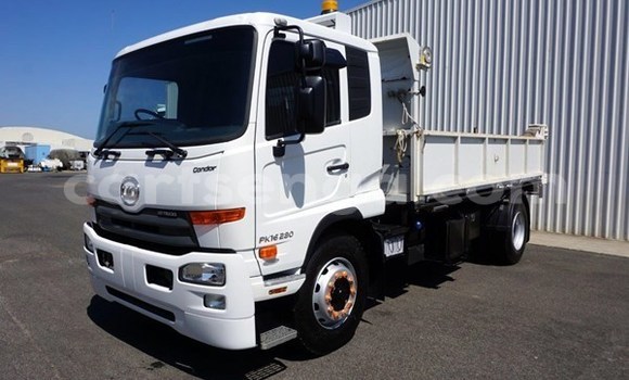 Acheter Occasion Utilitaire Nissan UD Blanc à Big Bend, Lubombo District Acheter Occasion Utilitaire Nissan UD Blanc à Big Bend, Lubombo District