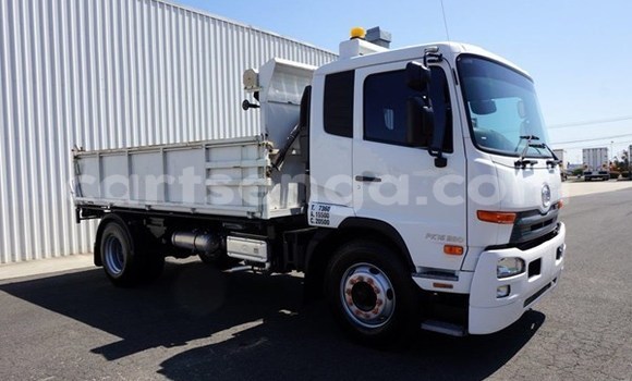 Acheter Occasion Utilitaire Nissan UD Blanc à Big Bend, Lubombo District Acheter Occasion Utilitaire Nissan UD Blanc à Big Bend, Lubombo District