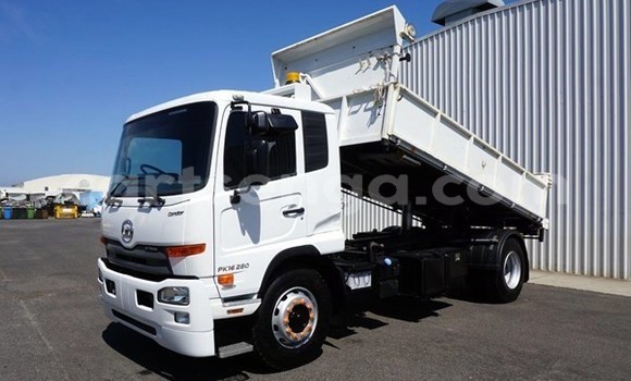 Acheter Occasion Utilitaire Nissan UD Blanc à Big Bend, Lubombo District Acheter Occasion Utilitaire Nissan UD Blanc à Big Bend, Lubombo District