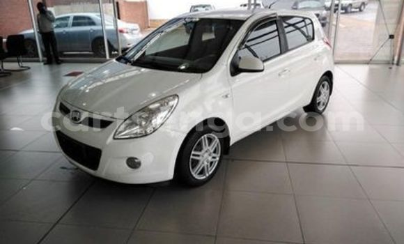 Buy Used Hyundai i20 White Car in Ezulwini in Hhohho