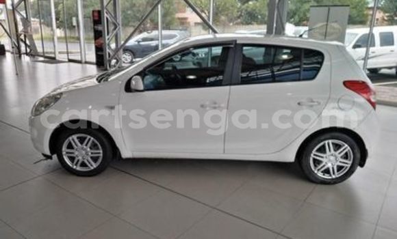 Buy Used Hyundai i20 White Car in Ezulwini in Hhohho Buy Used Hyundai i20 White Car in Ezulwini in Hhohho