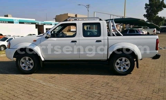 Nunua Ilio tumika Nissan NP 300 White Gari ndani ya Ezulwini nchini Hhohho Nunua Ilio tumika Nissan NP 300 White Gari ndani ya Ezulwini nchini Hhohho