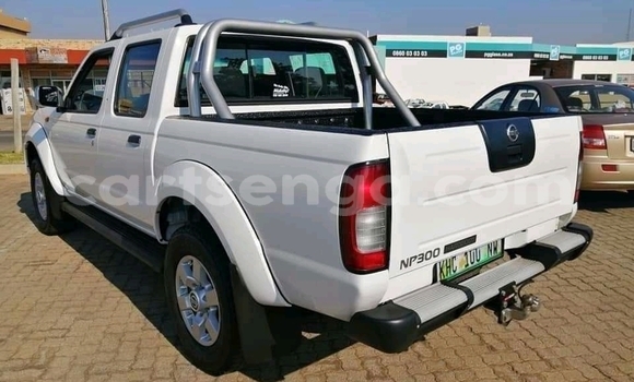 Buy Used Nissan NP 300 White Car in Ezulwini in Hhohho Buy Used Nissan NP 300 White Car in Ezulwini in Hhohho