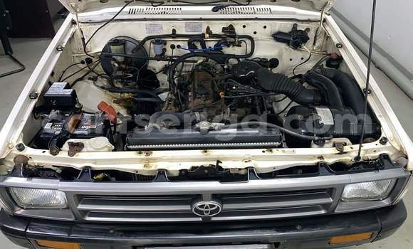 Buy Used Toyota Hilux White Car in Ezulwini in Hhohho Buy Used Toyota Hilux White Car in Ezulwini in Hhohho