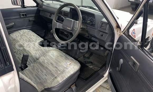 Buy Used Toyota Hilux White Car in Ezulwini in Hhohho Buy Used Toyota Hilux White Car in Ezulwini in Hhohho