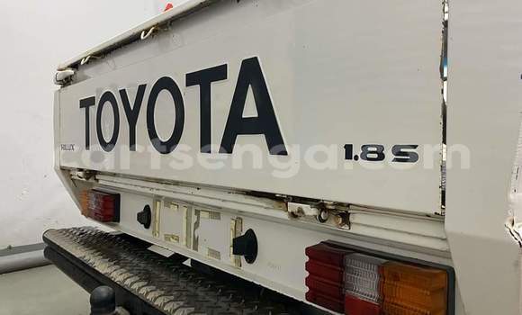 Buy Used Toyota Hilux White Car in Ezulwini in Hhohho Buy Used Toyota Hilux White Car in Ezulwini in Hhohho