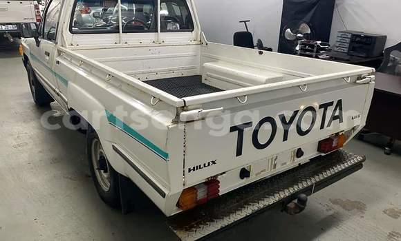 Buy Used Toyota Hilux White Car in Ezulwini in Hhohho Buy Used Toyota Hilux White Car in Ezulwini in Hhohho