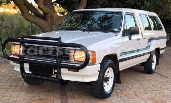 Buy Used Toyota Hilux White Car in Ezulwini in Hhohho Buy Used Toyota Hilux White Car in Ezulwini in Hhohho