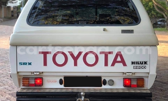 Buy Used Toyota Hilux White Car in Ezulwini in Hhohho Buy Used Toyota Hilux White Car in Ezulwini in Hhohho